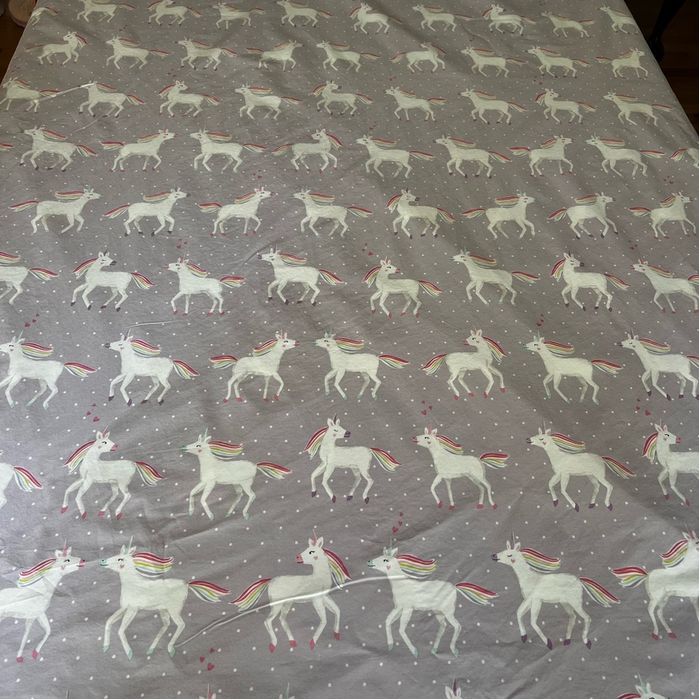 Pottery Barn Kids Duvet Rainbow Unicorn Print in lavender - Picture 3 of 4